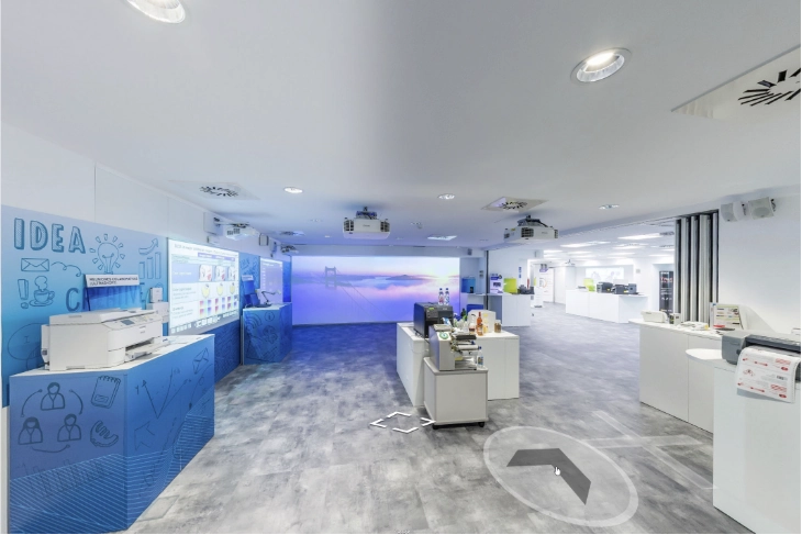 Fotógrafo profesional de Punctum Studio realizando la captura de un tour virtual 360 en un negocio local